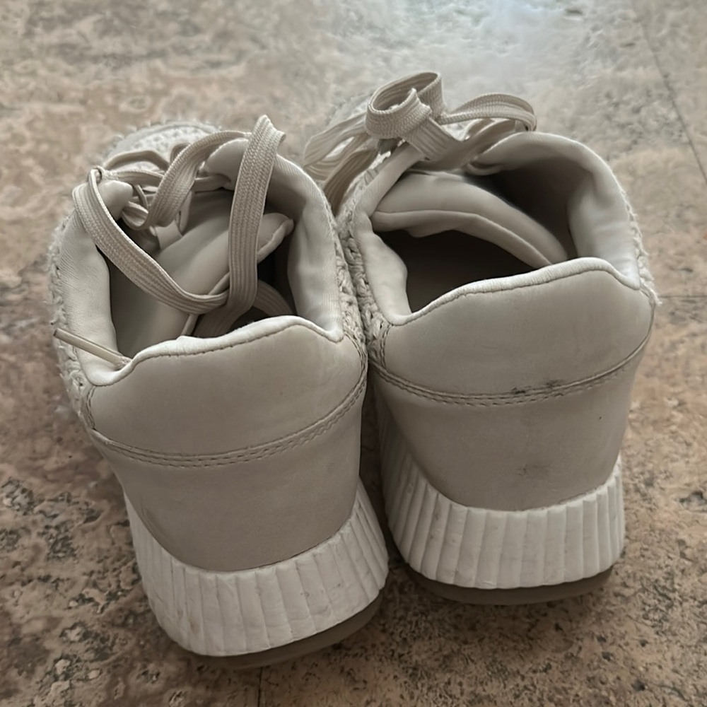 Dolce Vita cream Sneakers with Textured Fabric and Thick Sole - Picture 2 of 3